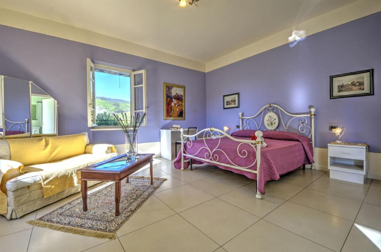 Lucca Cycling Holidays Il Tiglio Rooms SantʼAndrea di Compito Eksteriør billede