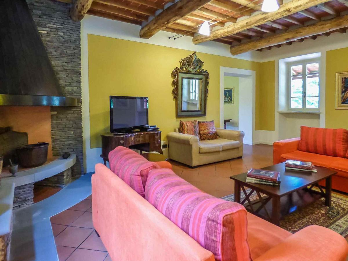 Lucca Cycling Holidays Il Tiglio Rooms SantʼAndrea di Compito Eksteriør billede