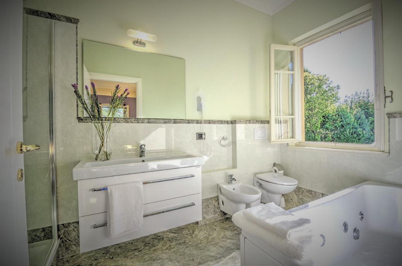 Lucca Cycling Holidays Il Tiglio Rooms SantʼAndrea di Compito Eksteriør billede
