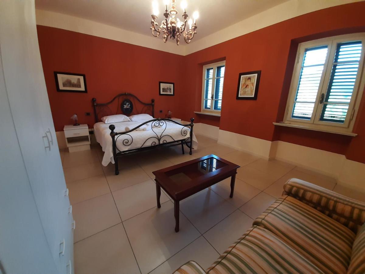 Lucca Cycling Holidays Il Tiglio Rooms SantʼAndrea di Compito Eksteriør billede